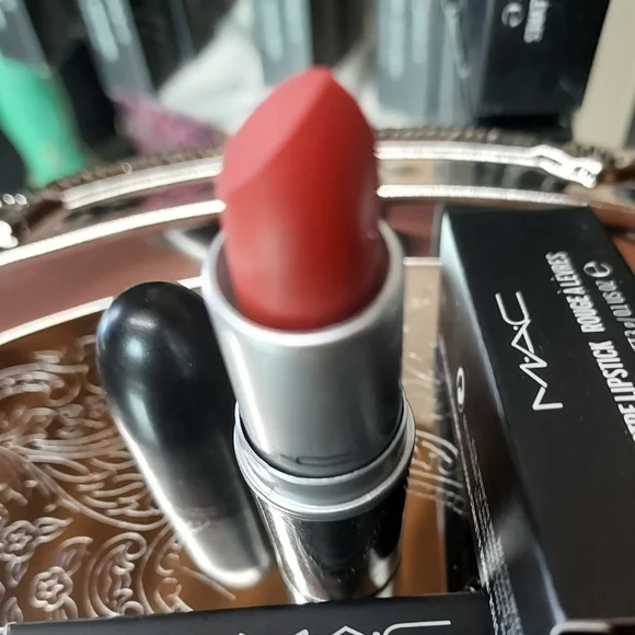 Boutique Lipstick 10oz in the color kushkiss (03). - Picture 2 of 3